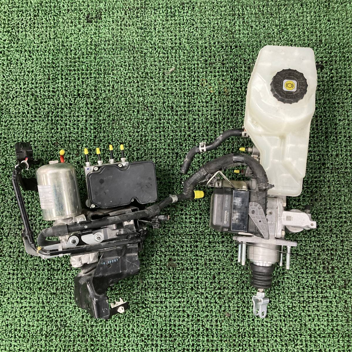 C-HR G ZYX10 ABSアクチュエーター ポンプ 47210-10070 47270-47040