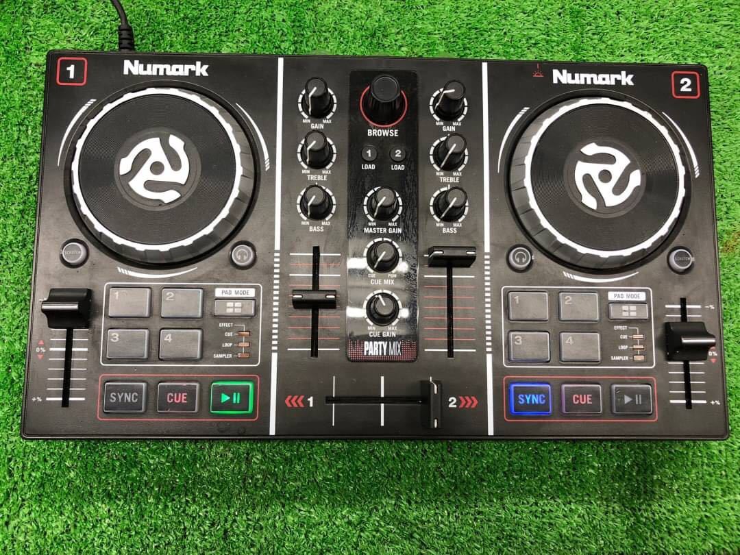 【人気定番，限定セール】 F8038 Numark DJコントローラー Party mix(DJコントローラー)｜売買されたオークション情報、yahooの商品情報をアーカイブ公開 - オークファン DJコントローラー
