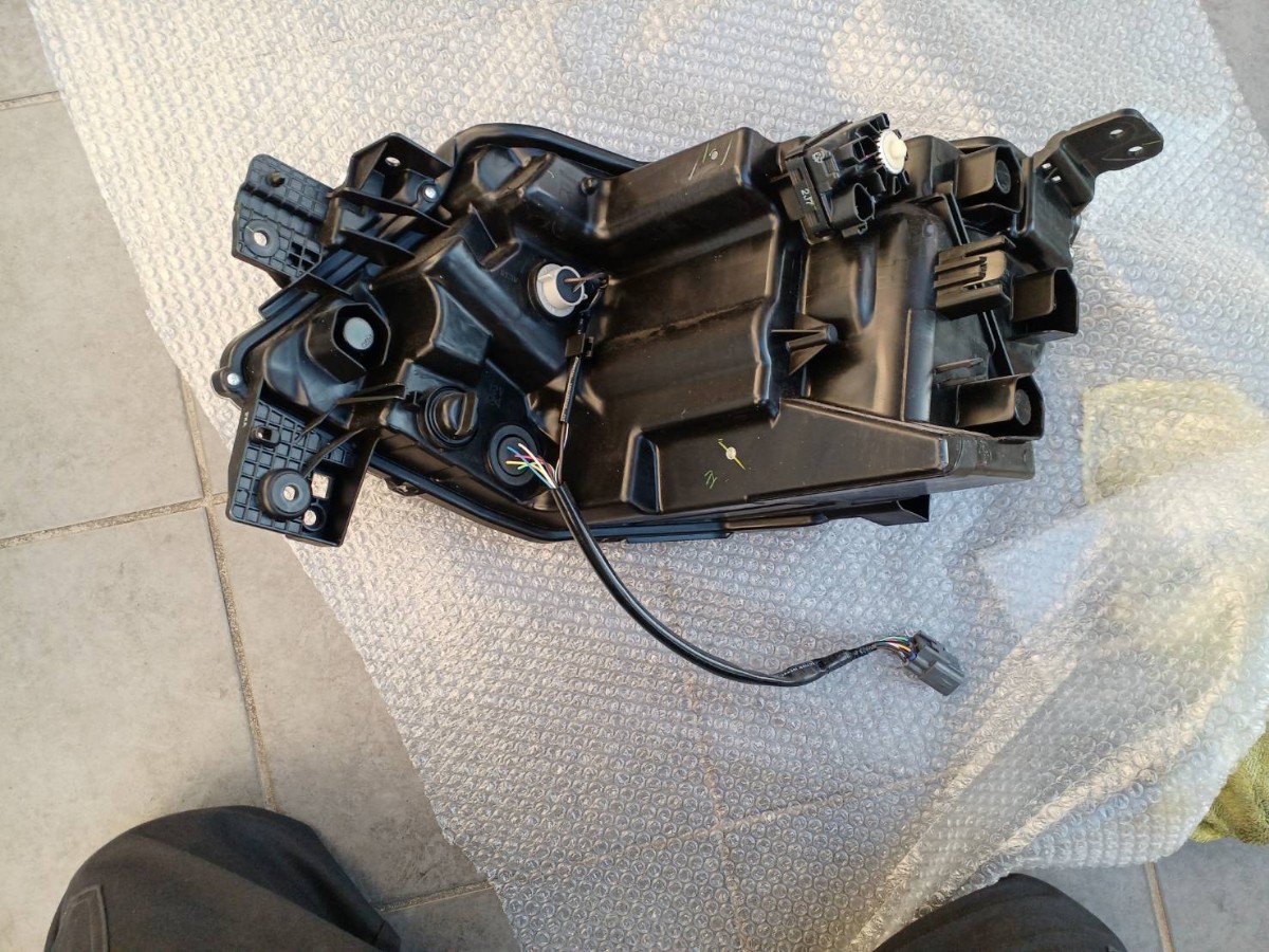 スズキ ソリオ MA37S 純正 LED ヘッドライト 左 スズキ ソリオ MA37S 純正左LEDヘッドライト 903229 スズキ
