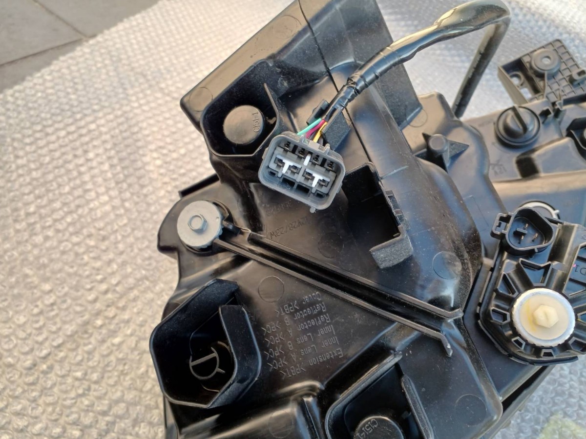 スズキ ソリオ MA37S 純正左LEDヘッドライト 903229 スズキ