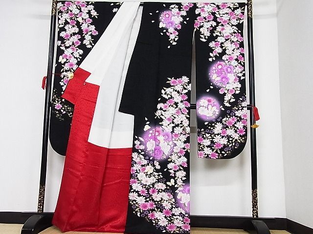 平和屋-こころ店■豪華振袖　花蝶丸文　暈し染め　黒地　金彩　着丈165.5cm　裄丈69cm　正絹　逸品　A-ck5561 暈し染め 金彩 逸品 平和 AAAJ0213Bzg 枝花文