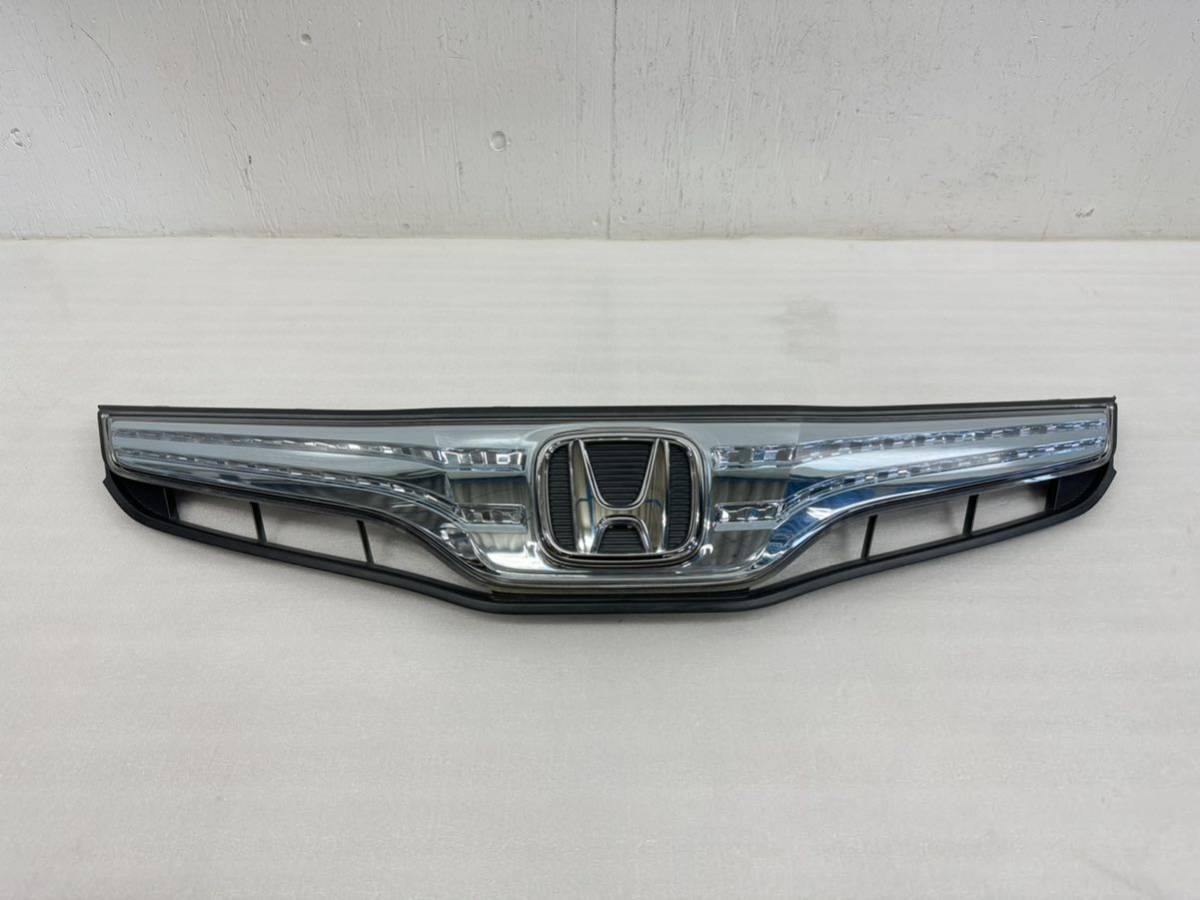 5O26 フィット ハイブリッド GP1 純正 グリル 71121-TF2-901-M1