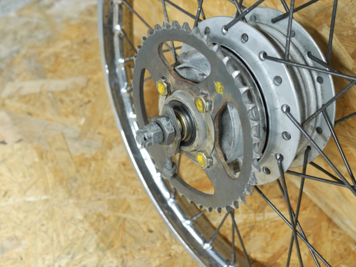 リトルカブAA01 純正リアホイール タイヤ、ホイールカバー付き