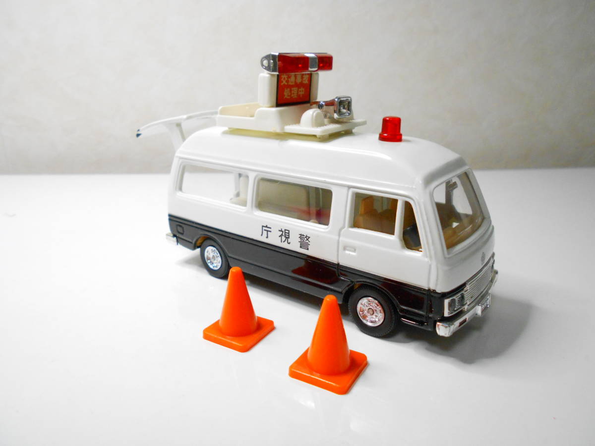 トミカ ダンディー 日本製 No，001 日産キャラバンパトカー事故処理車