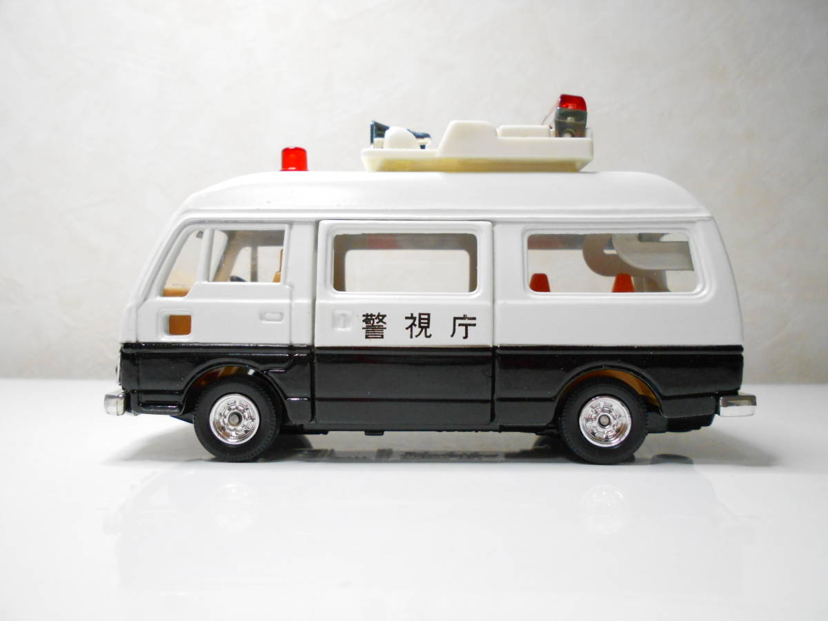 トミカ ダンディー 日本製 No,001 日産キャラバンパトカー事故処理車