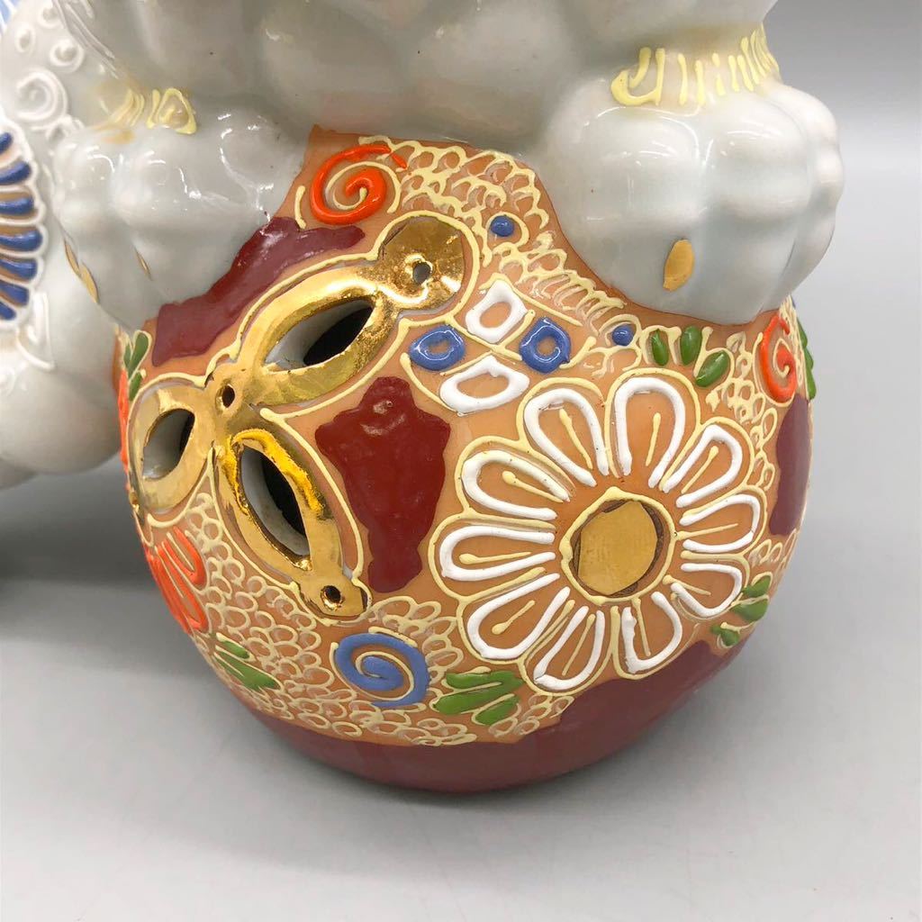 剣獅子 玉乗り獅子 九谷焼風 白 金彩 陶器 陶芸 置物 縁起物 魔除け