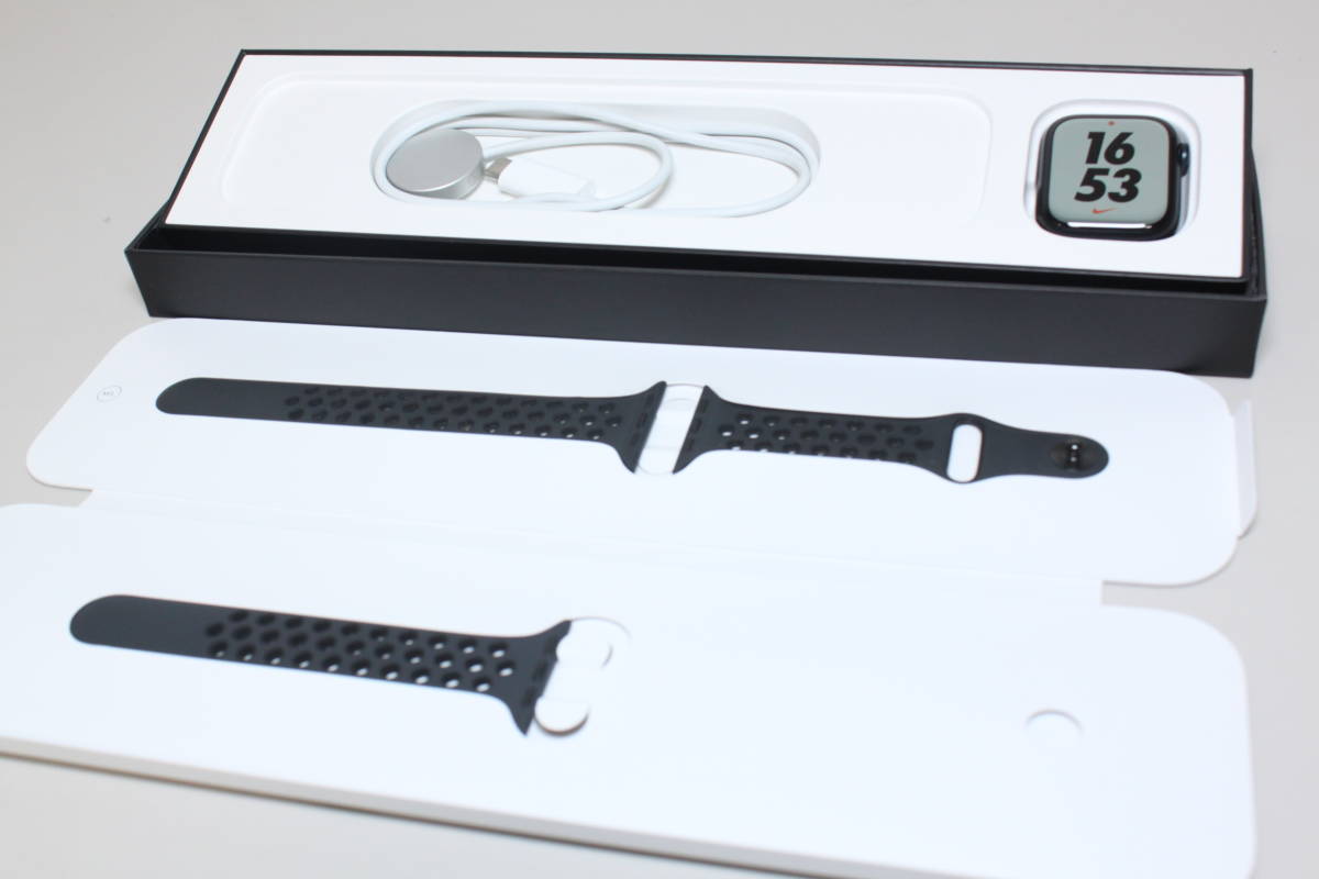  Apple Watch Nike Series 7/GPS/41mm/A2473 MKN43J/A ⑤(スマートウォッチ本体)｜売買されたオークション情報、yahooの商品情報をアーカイブ公開 - オークファン スマートウォッチ本体