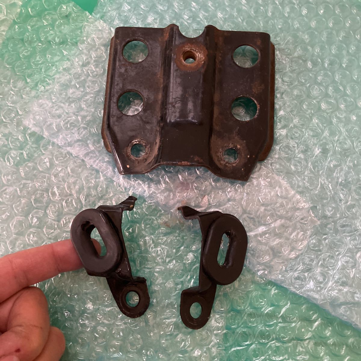 CB400T CB250Tホーク3外装変換タンクサイドカバーステーホンダ純正品 CB400T CB250Tホーク3外装変換タンクサイドカバーステー