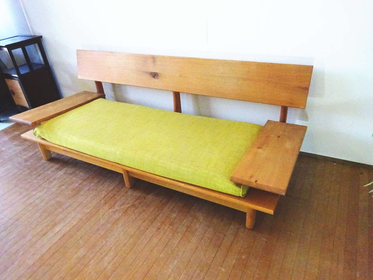 osk051107 【美品】 HIDA / 飛騨産業 キツツキ 森のことば 3人掛け