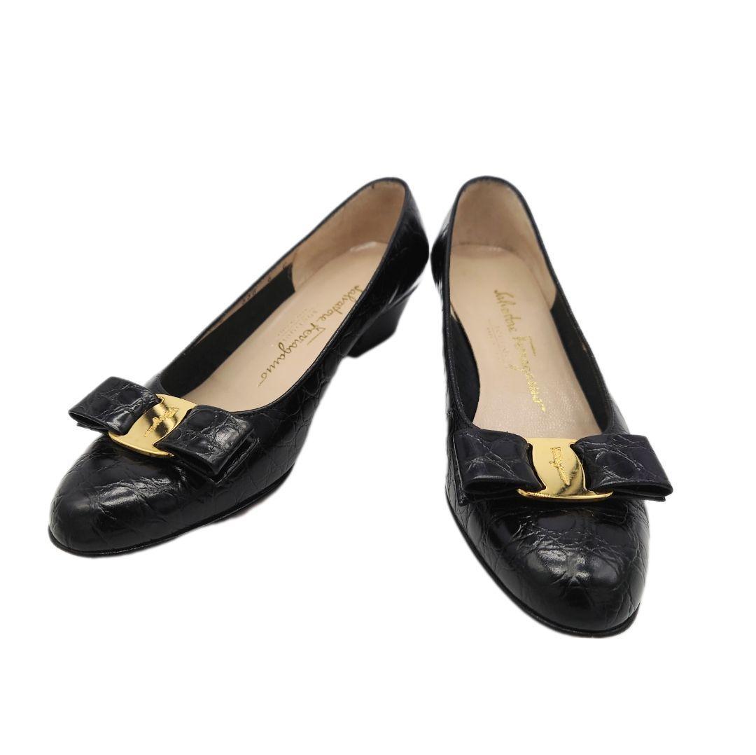 【美品】Ferragamo ヴァラリボン パンプス クロコ型押し 黒 24.5㎝ 美品✨フェラガモ ヴァラリボン パンプス クロコ型押し 24cm 黒 美品