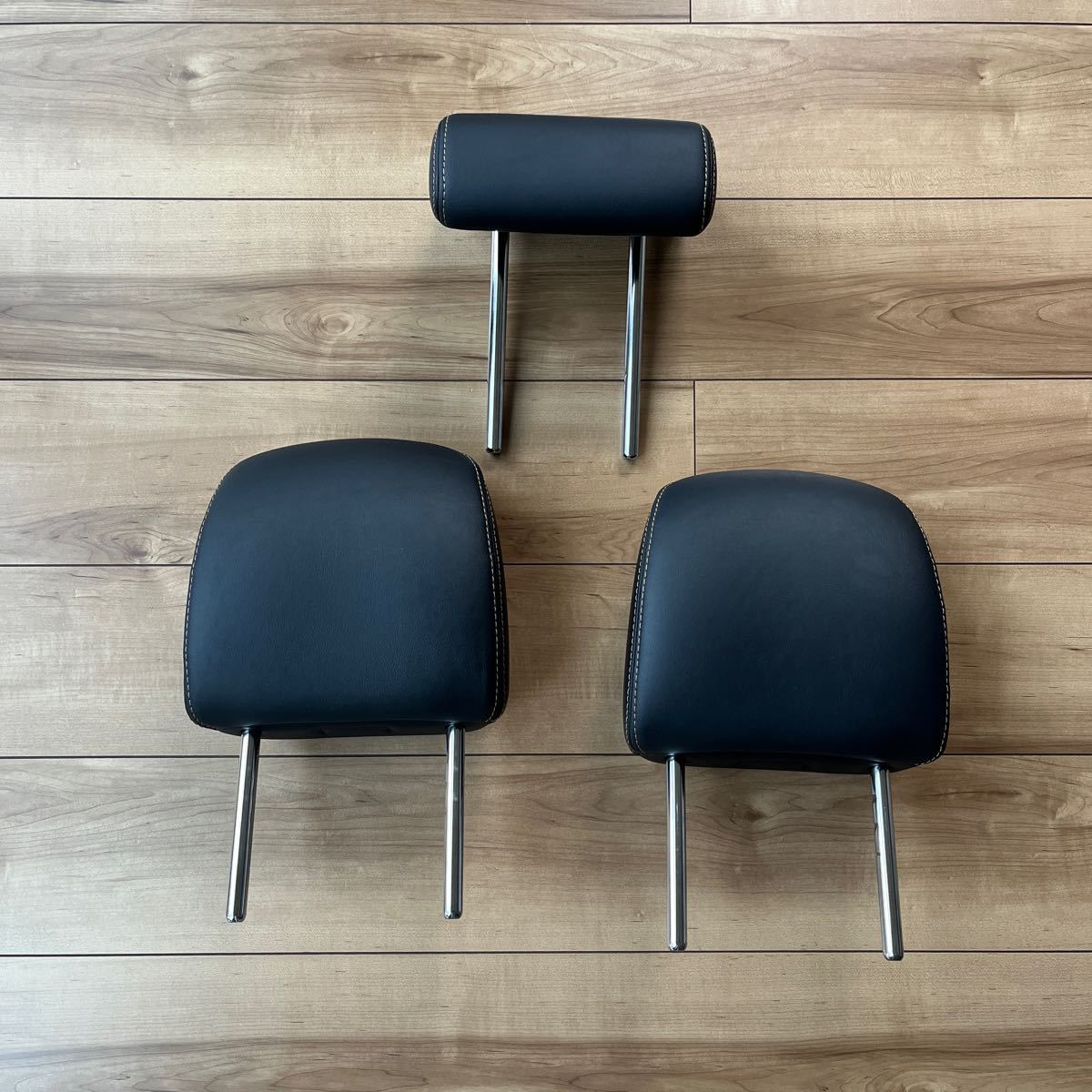 ZVW30 プリウス　ヘッドレスト レザー