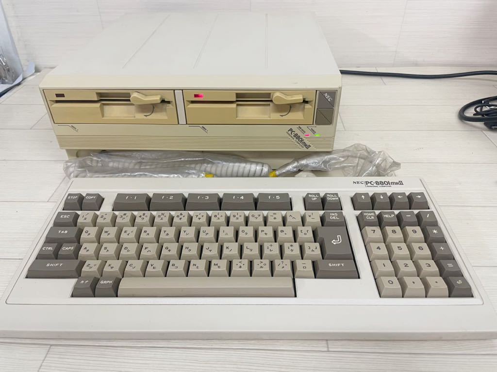 ML8719-1]1円〜！【NEC】PC-8801mkII 本体 キーボード 本体通電ok PC