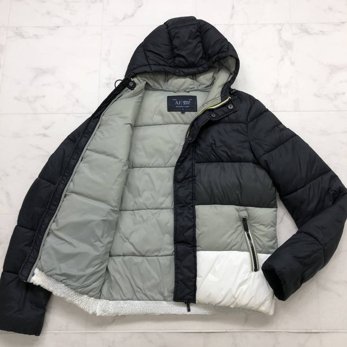 別格デザイン★アルマーニジーンズ【ARMANI JEANS】中綿入りブルゾンジャケット メンズ M アウター ジップアップ ブラック 黒 冬 5G7