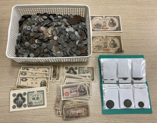 #12354A 古銭/古紙幣まとめ 約7.1Kg以上 完全無選別 穴銭 50銭 宝探し コレクション冊子 