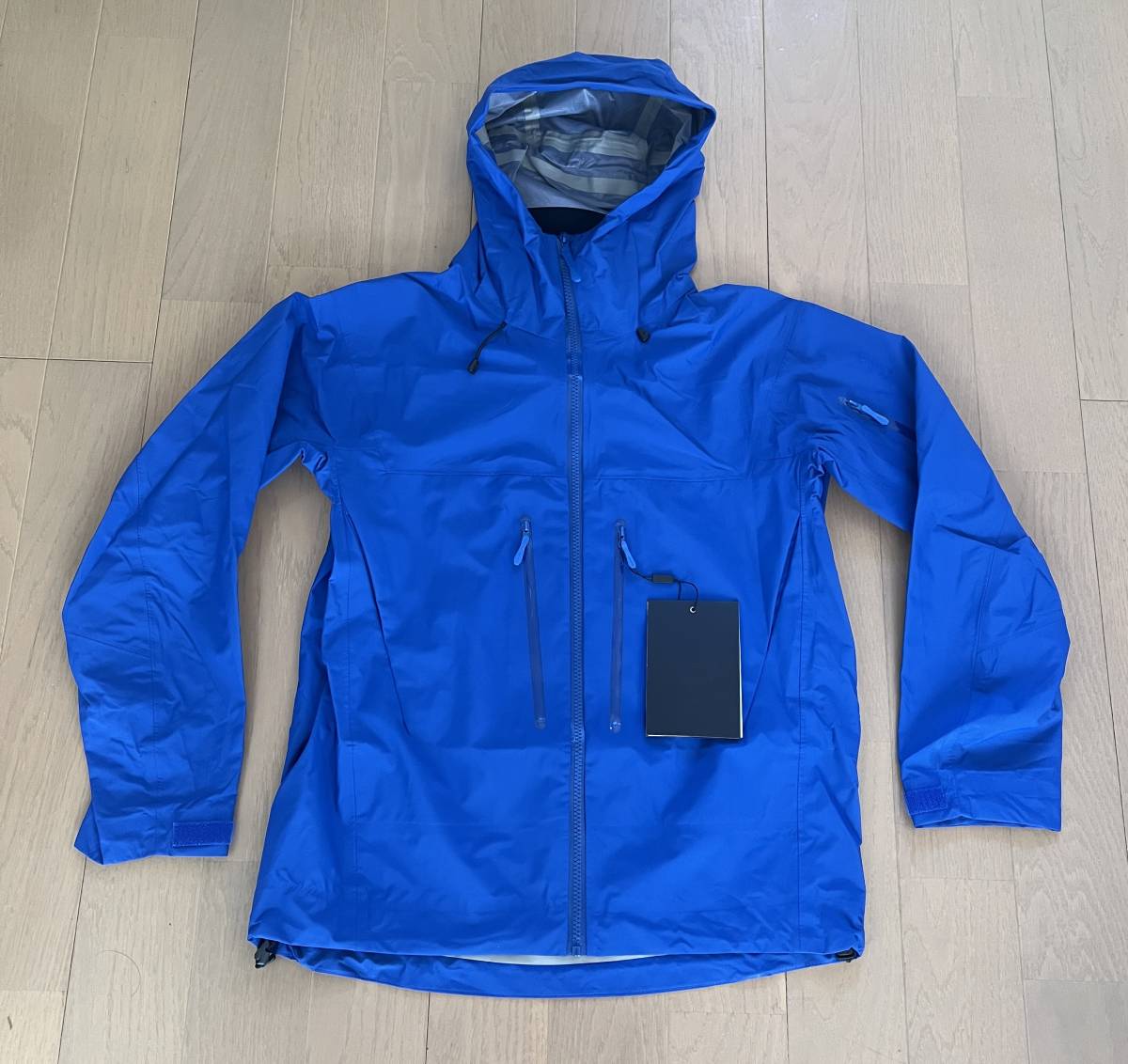 新品3989　高級アウトドアメーカーOEM工場直販　防水透湿３レイヤーハードシェル　脇下ジッパー　青XL 