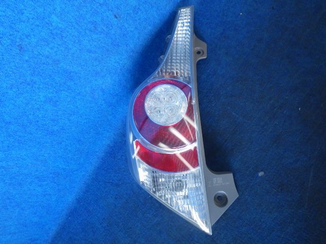 NHP10 アクア テールライト左側 アクア NHP10 左テールランプ・テール