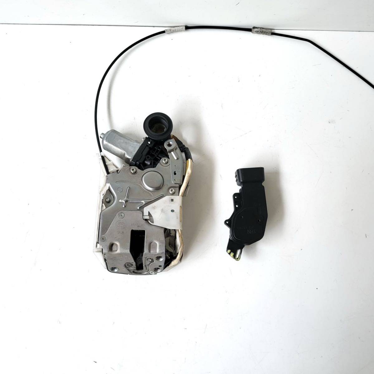 [送料無料] トヨタ純正 アルファード ヴェルファイア ANH20W ANH25W GGH20W 純正 リア 左 ドアイージークローザーモーター　ソレノイド