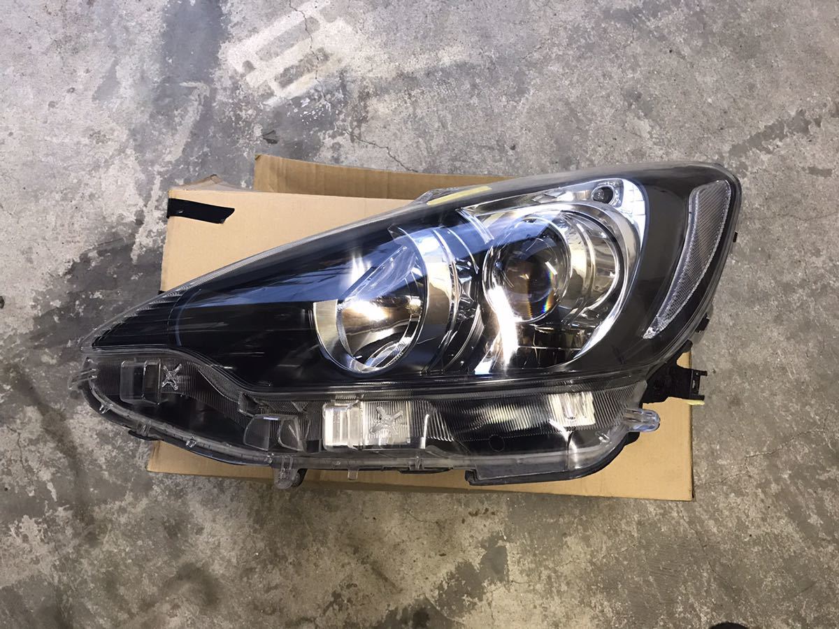 トヨタ 純正 アクア 《 NHP10 》 左ヘッドライト 81150-52E90 中古