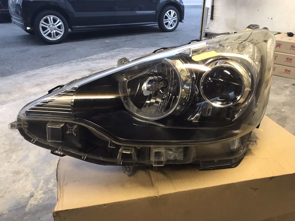 トヨタ 純正 アクア 《 NHP10 》 左ヘッドライト 81150-52E90 中古