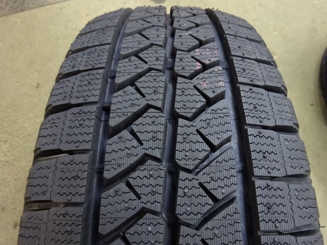 235/60R17　109/107N　ブリヂストン　BLIZZAK　VL1　新品スタッドレス４本　 235&frasl;60R17 109&frasl;107N BLIZZAK 0 ブリヂストンタイヤ [1本]