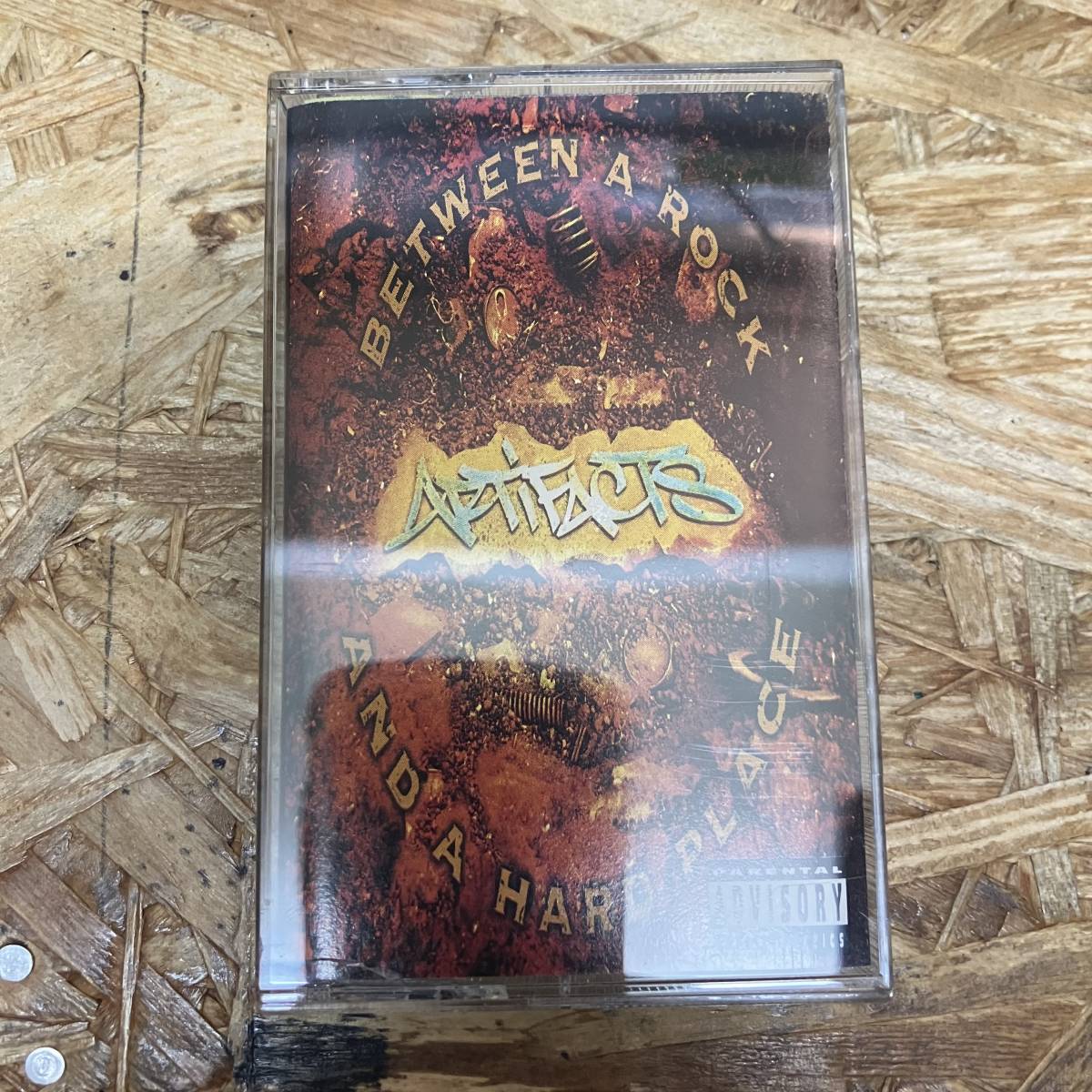 シ HIPHOP,R&B ARTIFACTS - BETWEEN A ROCK AND A HARD PLACE アルバム TAPE 中古品