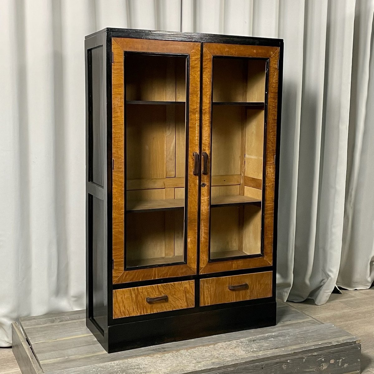 8262 古家具 レトロ 飾り棚 / ガラスキャビネット 本棚 戸棚 古民家 ヴィンテージ / 神奈川県秦野市