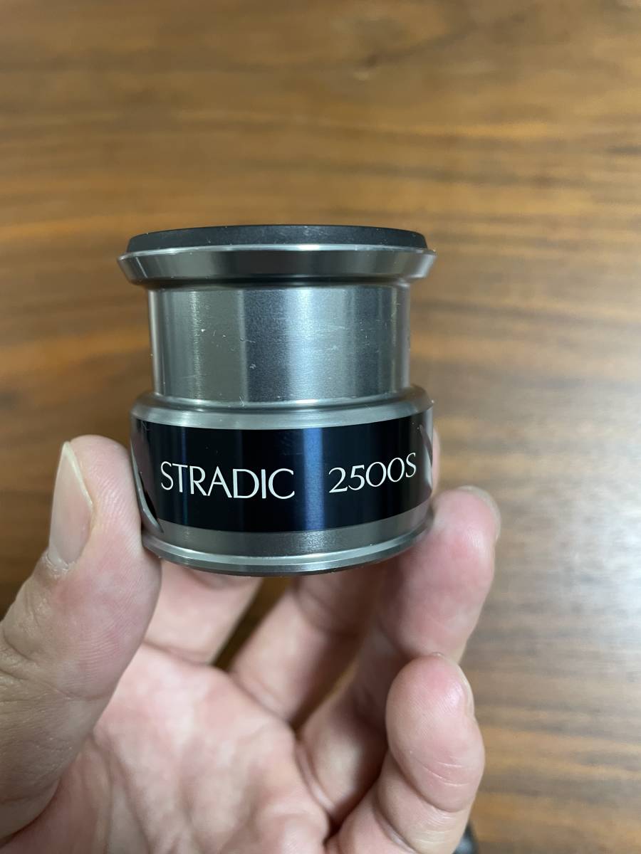 シマノ】15ストラディックC3000HGM、ZPIノブ付、OH済 シマノ】15ストラ