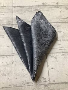 新品未使用★高級織物使用　ポケットチーフ 　グレーペイズリー生地　スーツ裏地　お買い