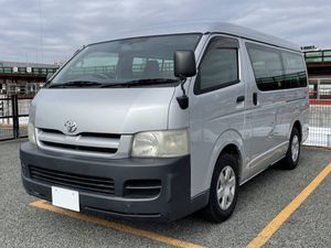 ハイエースグランドキャビン，14 →10. 寒く 10人のり，一台分フロア 