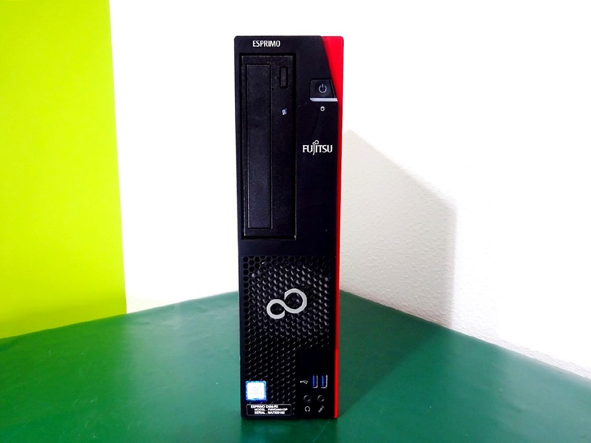PC Fujitsu Esprimo D556 DT Reconditionné - Intel G4400, 8Go RAM, SSD 240Go, Windows 11