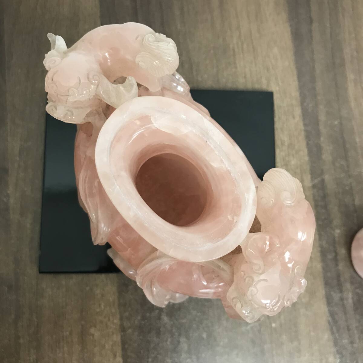 赤翡翠石彫刻　香炉　中国美術品 H1106 中国美術 紅水晶 彫刻 香炉 狛犬 台付き 香道具 ピンク水晶