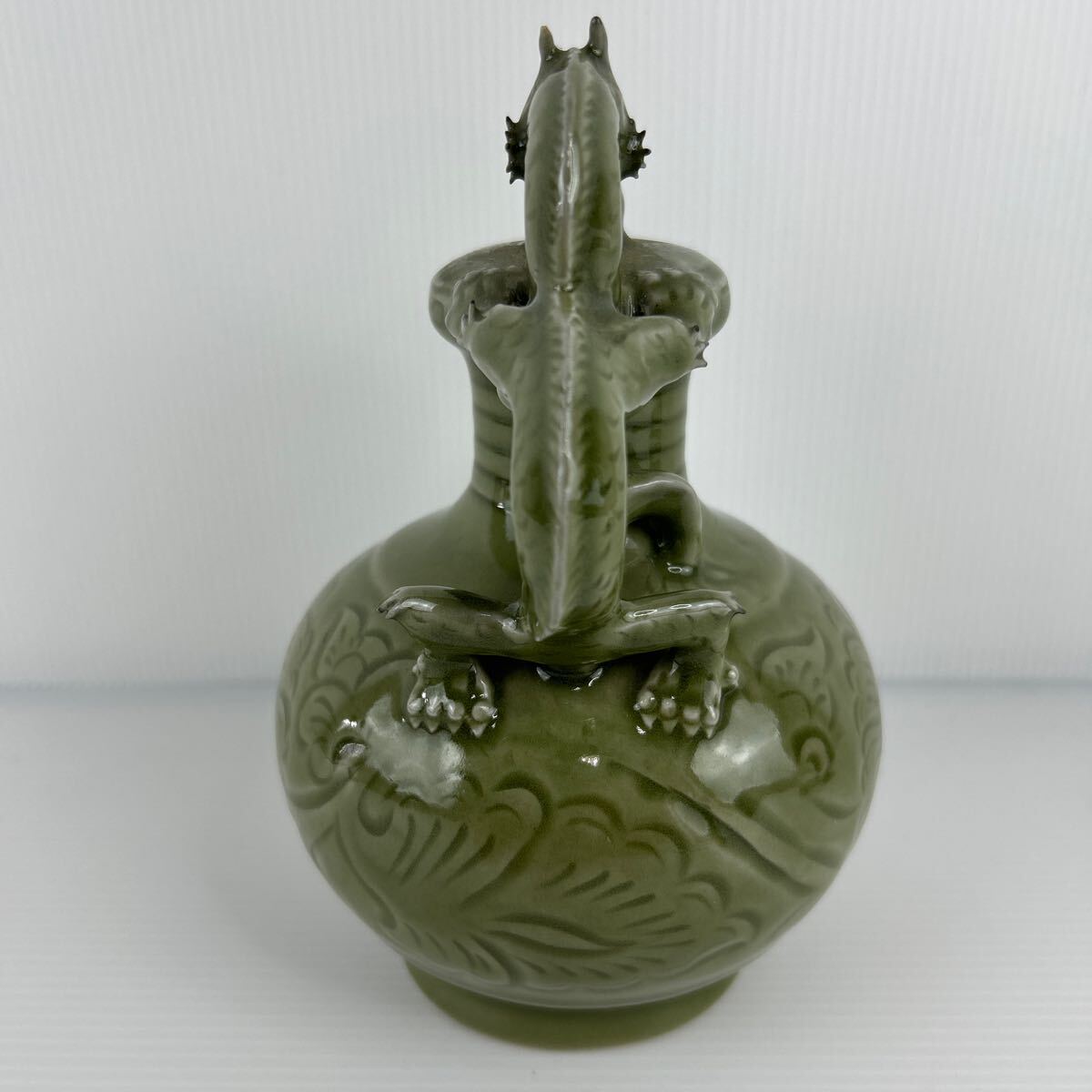 中国古玩 宋時代 耀州窯 青磁浮彫倒流壺 極上細工 唐物骨董 置物 陶器