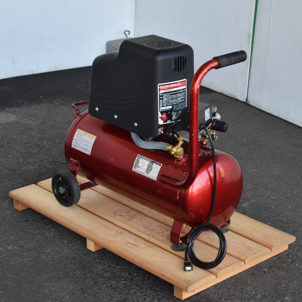 藤原産業 SK11 オイルレスエアーコンプレッサー PUMA SR-102 AC100V タンク30L 0.8MPa 2019年製 現状品『仙台 引取歓迎』yt1579ジ 60722-06_4