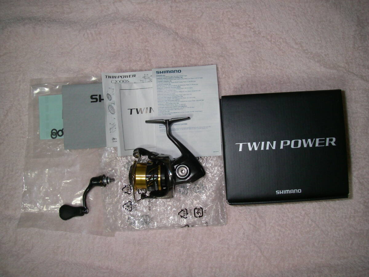 シマノ　２０ツインパワー　２０００S 未使用ですが中古扱い_1