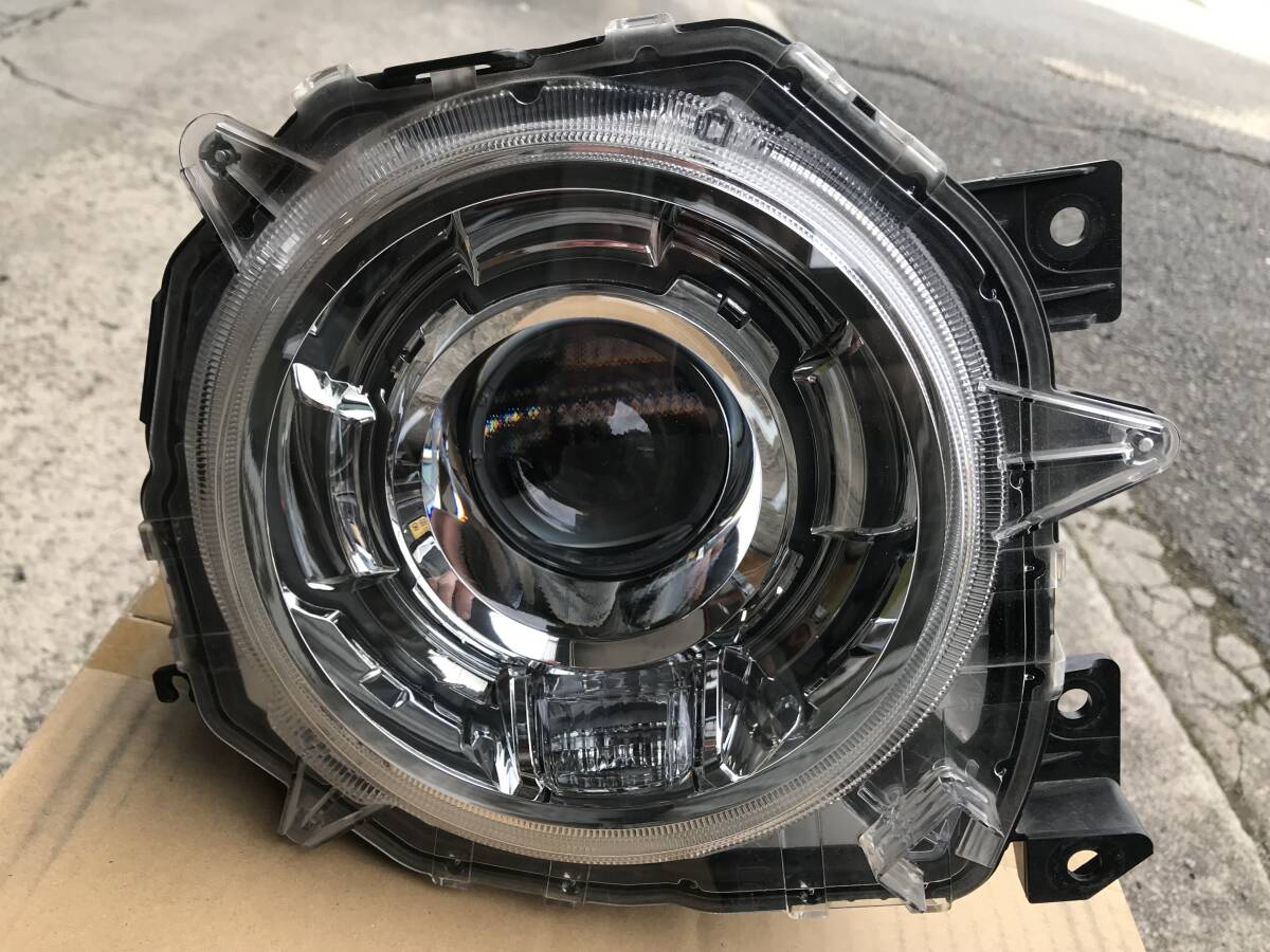 スズキ・ジムニーJB64W右LEDヘッドランプ中古 ジムニー JB64W LED
