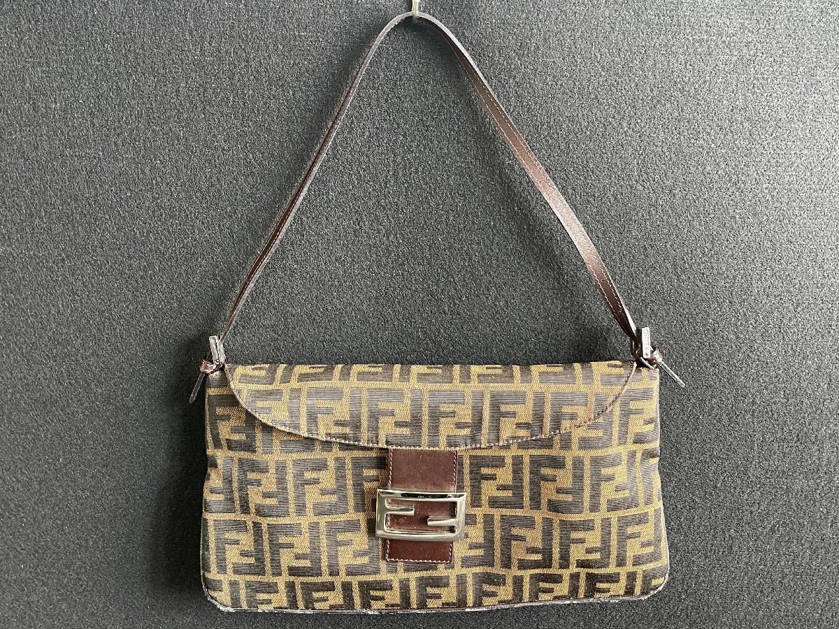 ST0612-53 ゆうパック着払い FENDI ズッカ柄 ワンショルダーバッグ 