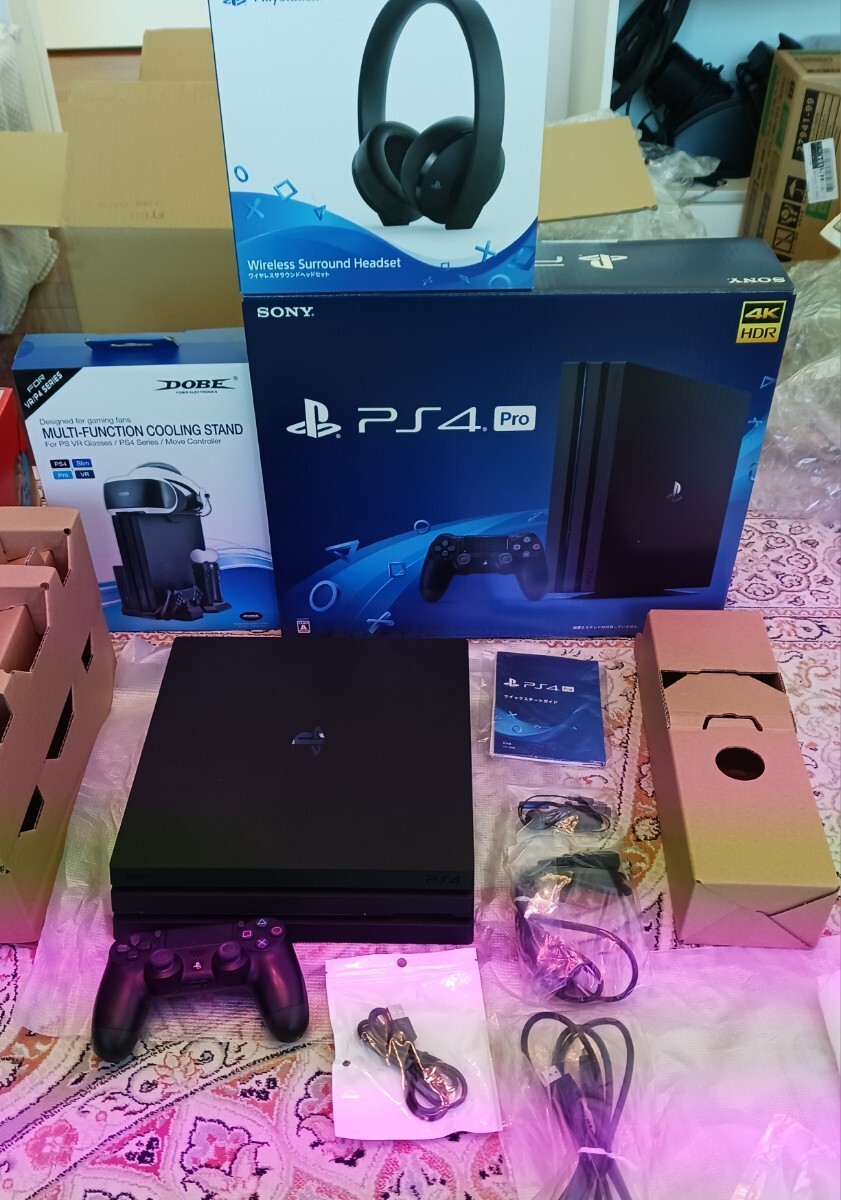 動作良好　付属品完備　PS4pro CUH-7100B 1TB　本体一式　送料無料 動作品 おまけ　ヘットセット　スタンド　付き_1