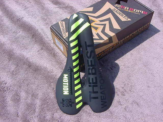 DA BOMB MOTION Saddle Yellow 新品未使用