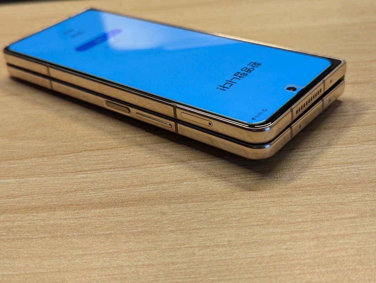 Z Fold4 256GB ベージュ ケース付き Galaxy Samsung 韓国版 SIMフリー