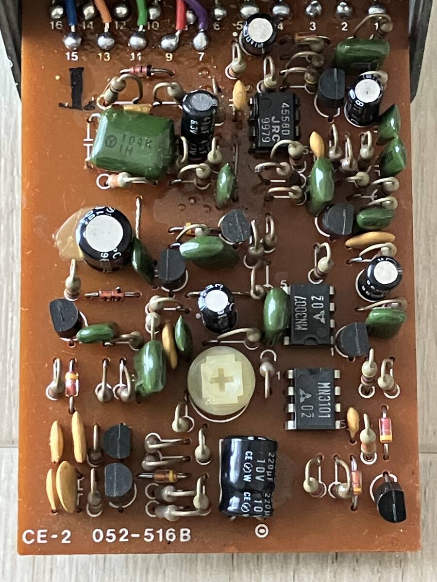 BOSS CE-2 CHORUS 銀ネジ　4桁シリアル期 CE-2 Chorus BOSS アナログコーラス（銀ネジ＆黒ネジ）を比較レビュー ※ACA仕様 S&frasl;N