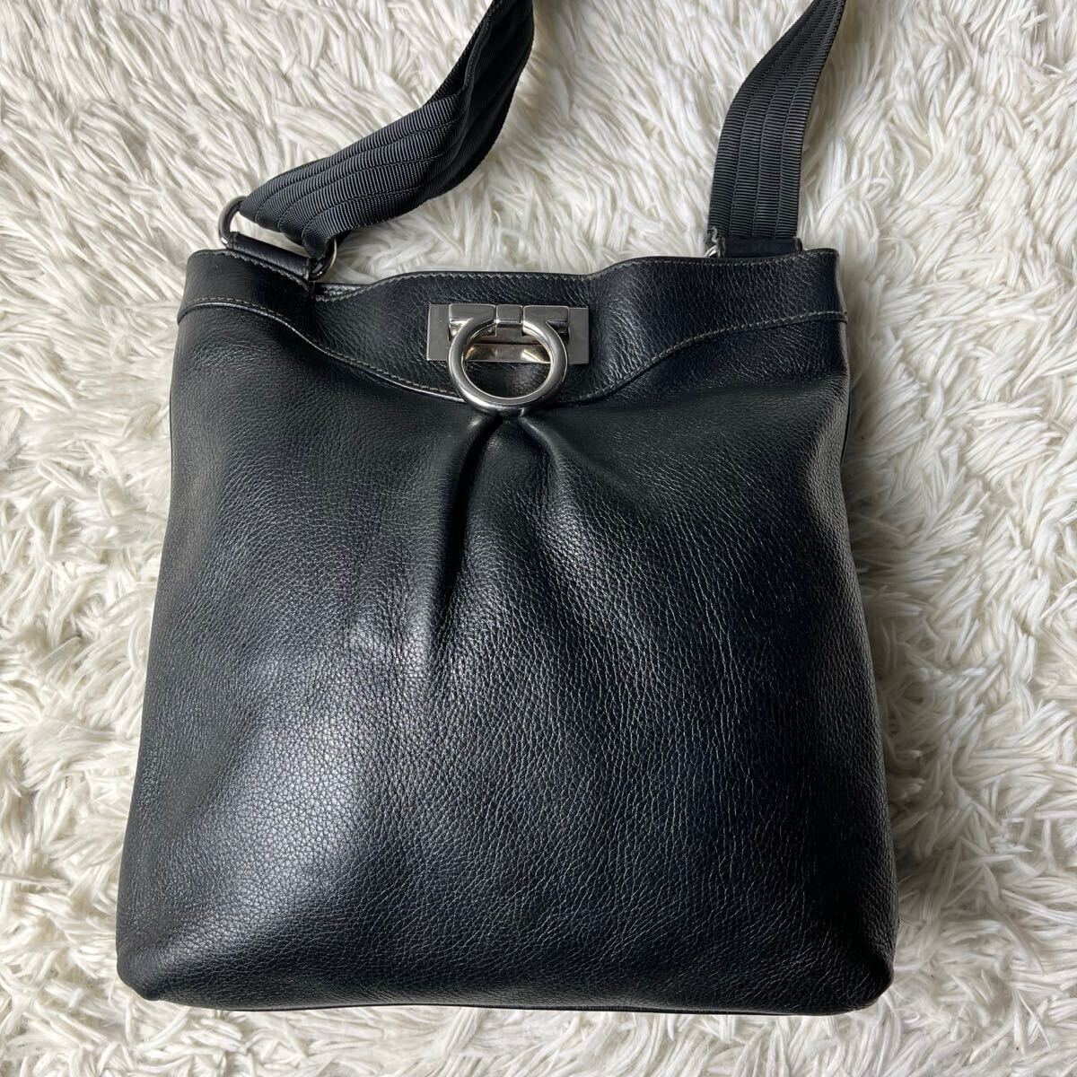 サルバトーレフェラガモ Salvatore Ferragamo ショルダーバッグ