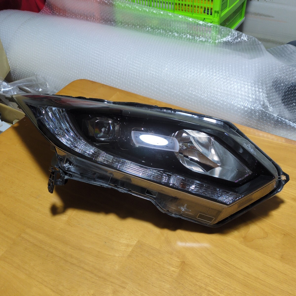 ヴェゼル 右 LED ヘッドライト KOITO 100-62164 【公式通販】