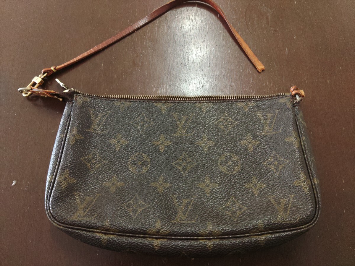 VUITTON LOUIS ルイヴィトン ポシェットアクセソワール ミュルティ 