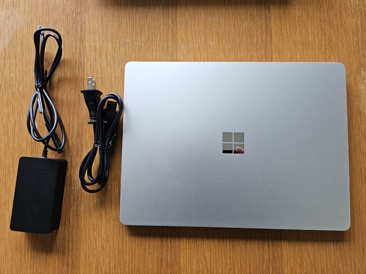 美品】Microsoft Surface Laptop Go/2Kタッチパネル 美品Microsoft