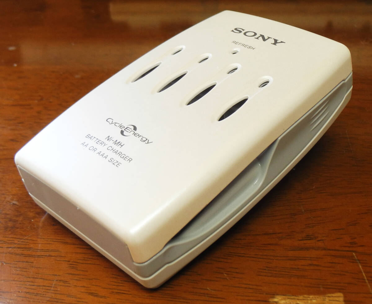 SONY(ソニー) 充電式ニッケル水素電池専用リフレッシュ機能付急速充電器 BCG-34HRE_1