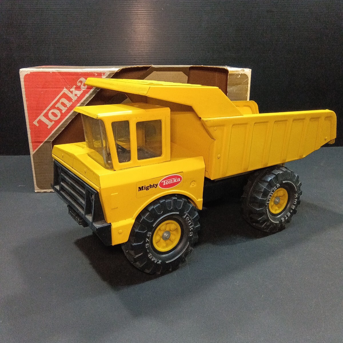 箱入 Tonka MIGHTY DUMP 3900 トンカ マイティダンプ トラック