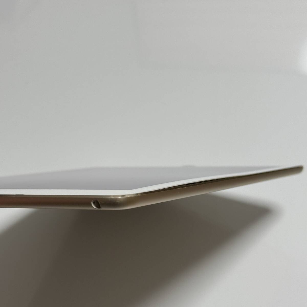 Apple iPad Air 2 ゴールド 16GB NH0W2J/A Wi-Fiモデル iOS15.8.4 アク