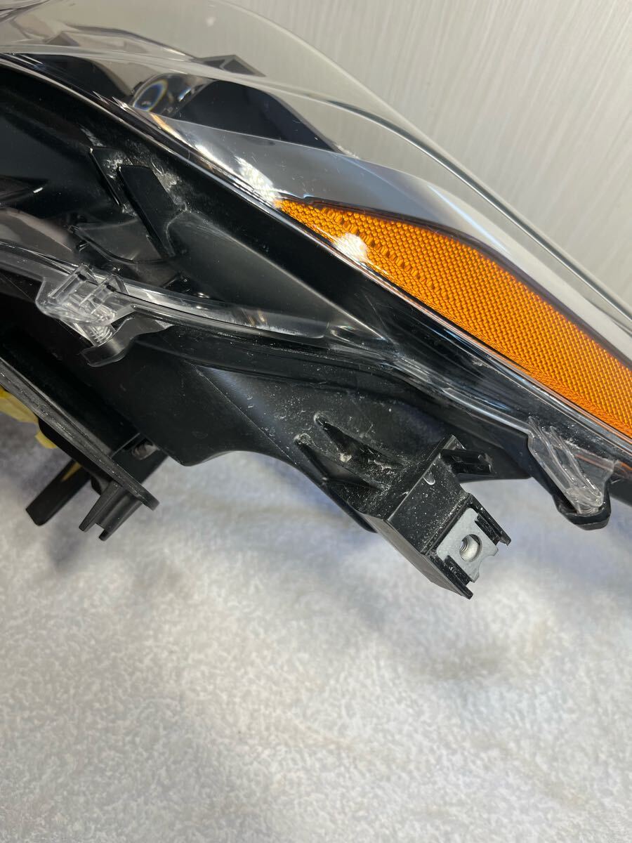 トヨタ　ZVW52 左　ヘッドライト　プリウス　PHV_10