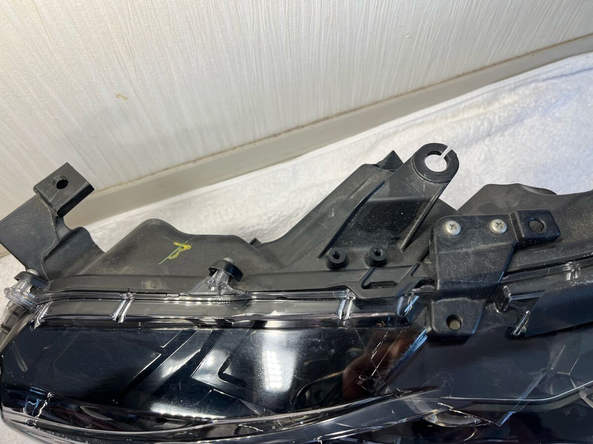 トヨタ　ZVW52 左　ヘッドライト　プリウス　PHV_5