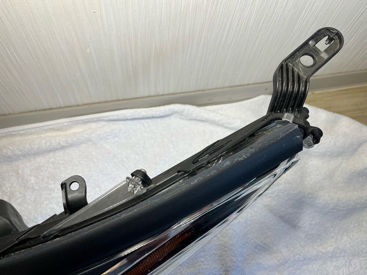 トヨタ　ZVW52 左　ヘッドライト　プリウス　PHV_6